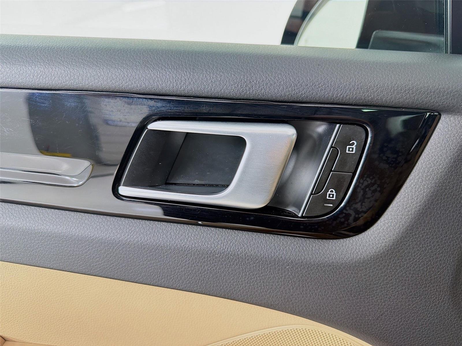Used 2023  Porsche  image 7