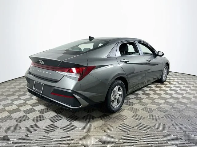 New 2026 Hyundai ELANTRA SE