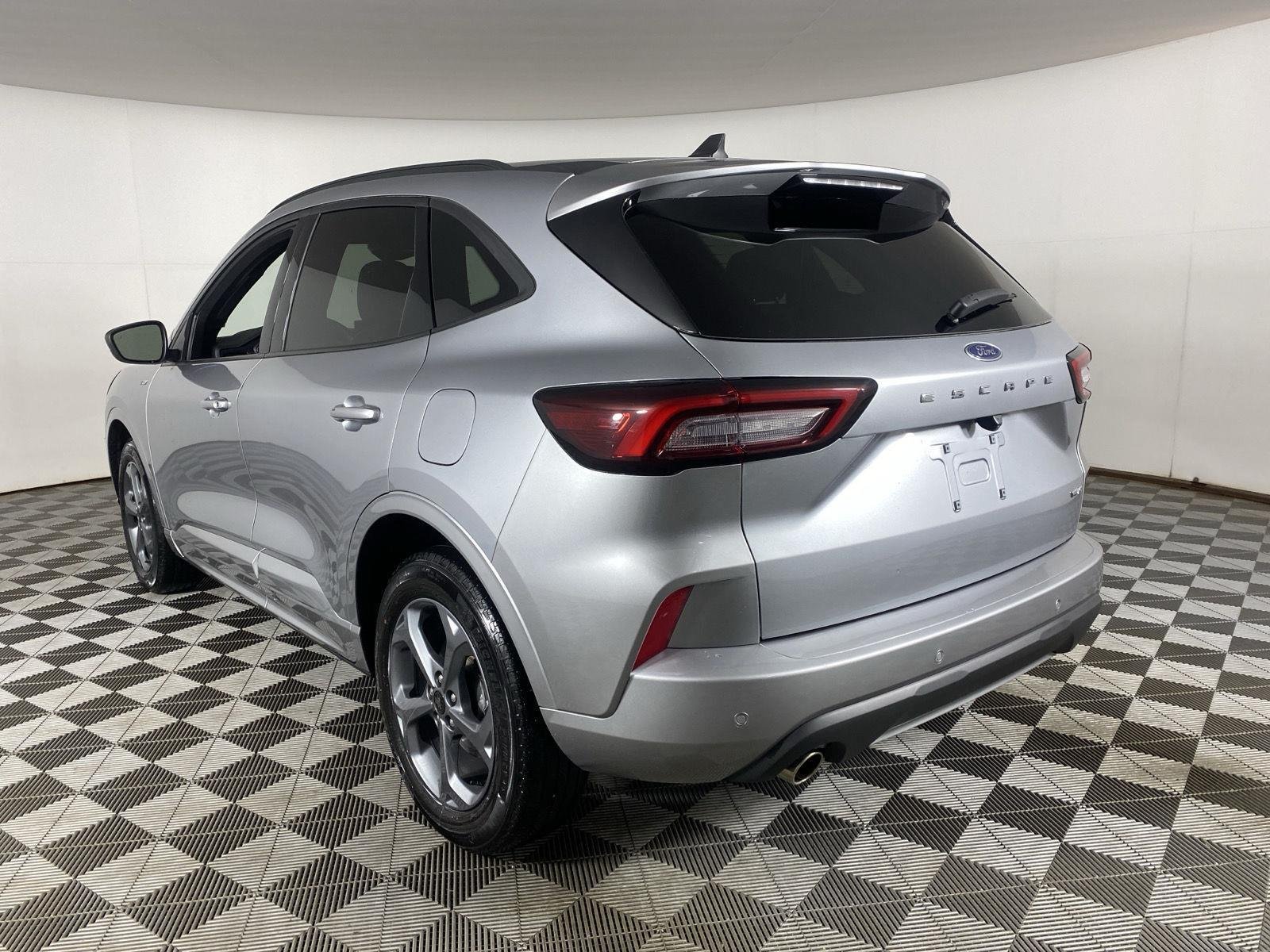 Used 2023 Iconic Silver Ford ST-Line image 5
