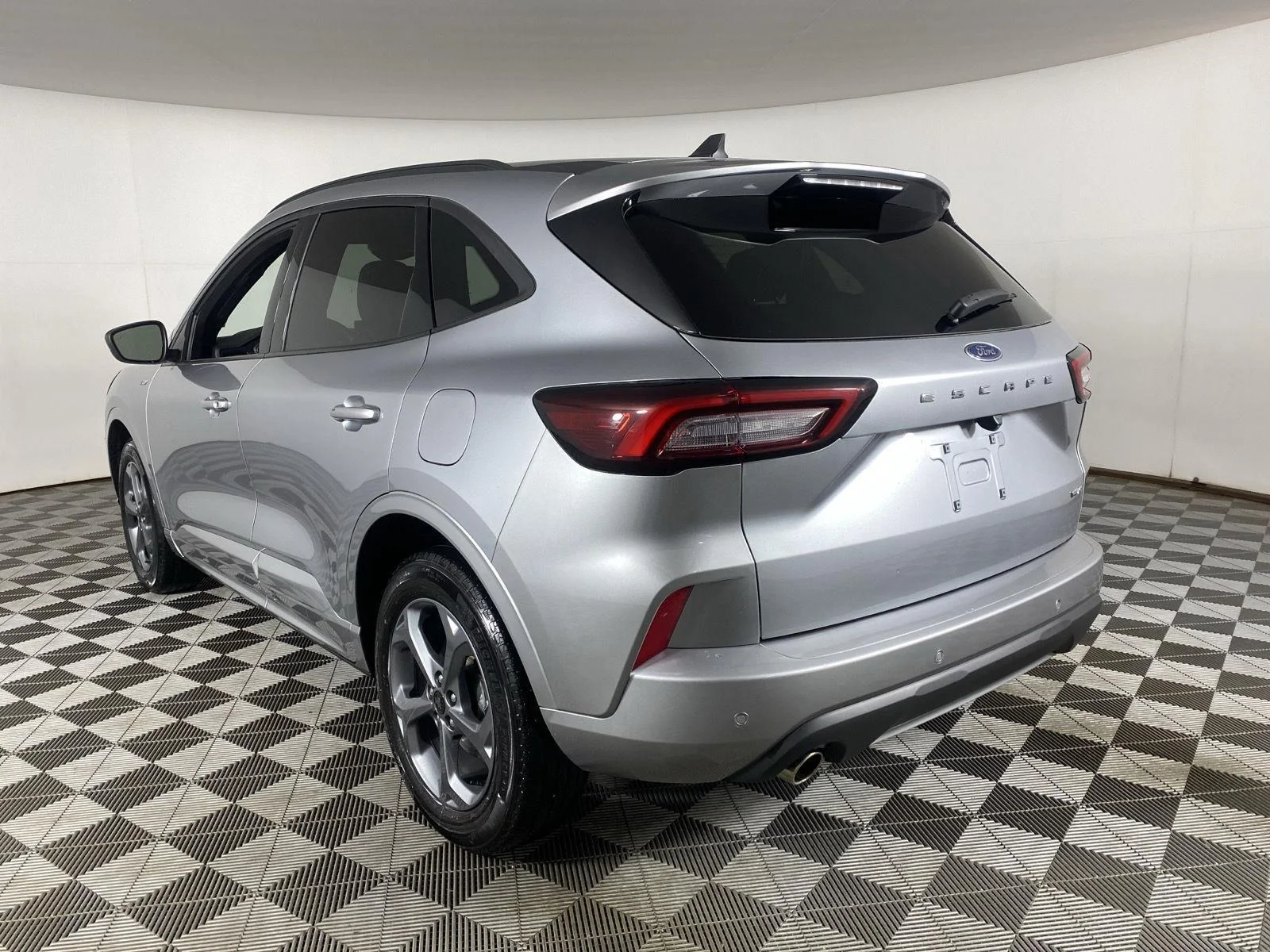 Used 2023 Iconic Silver Ford ST-Line image 5