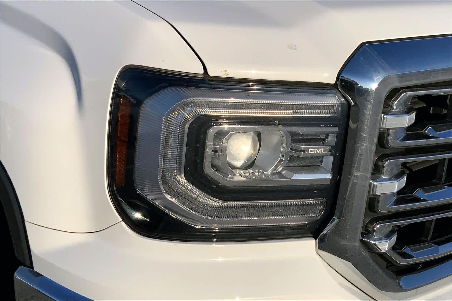 Used 2018 Summit White GMC SLT image 26