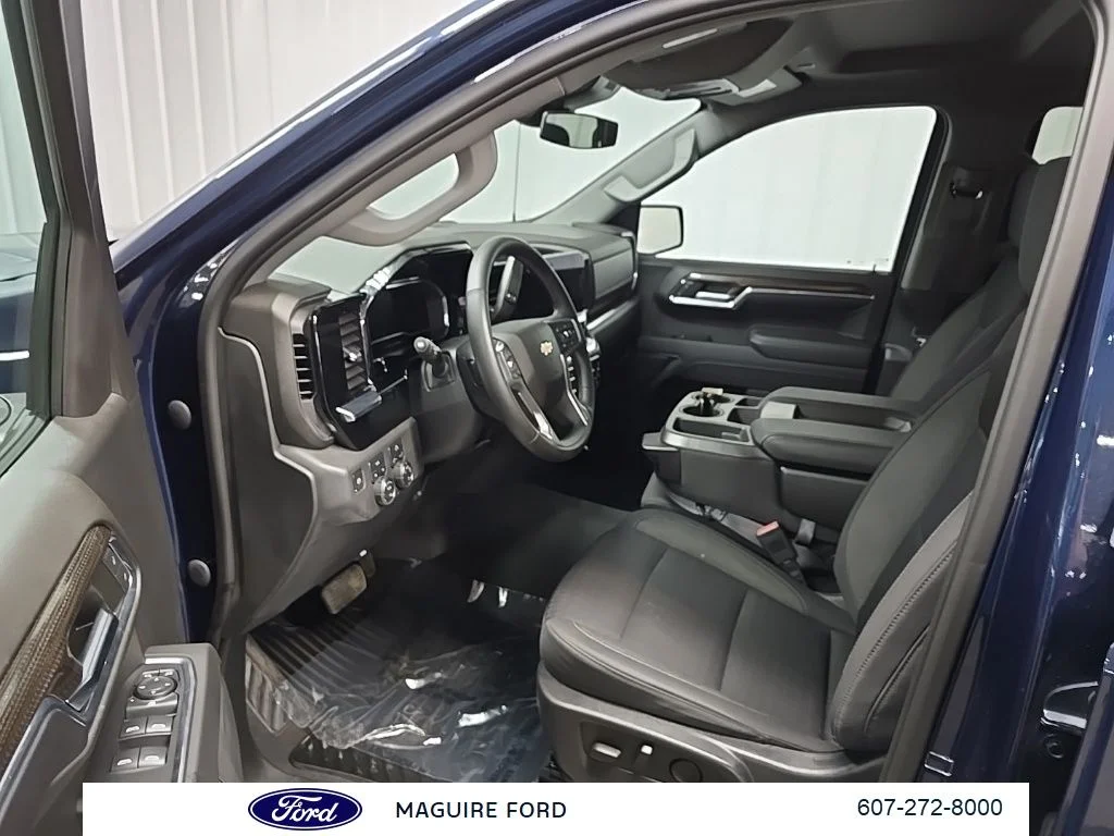 Used 2023 Blue Chevrolet LT image 31