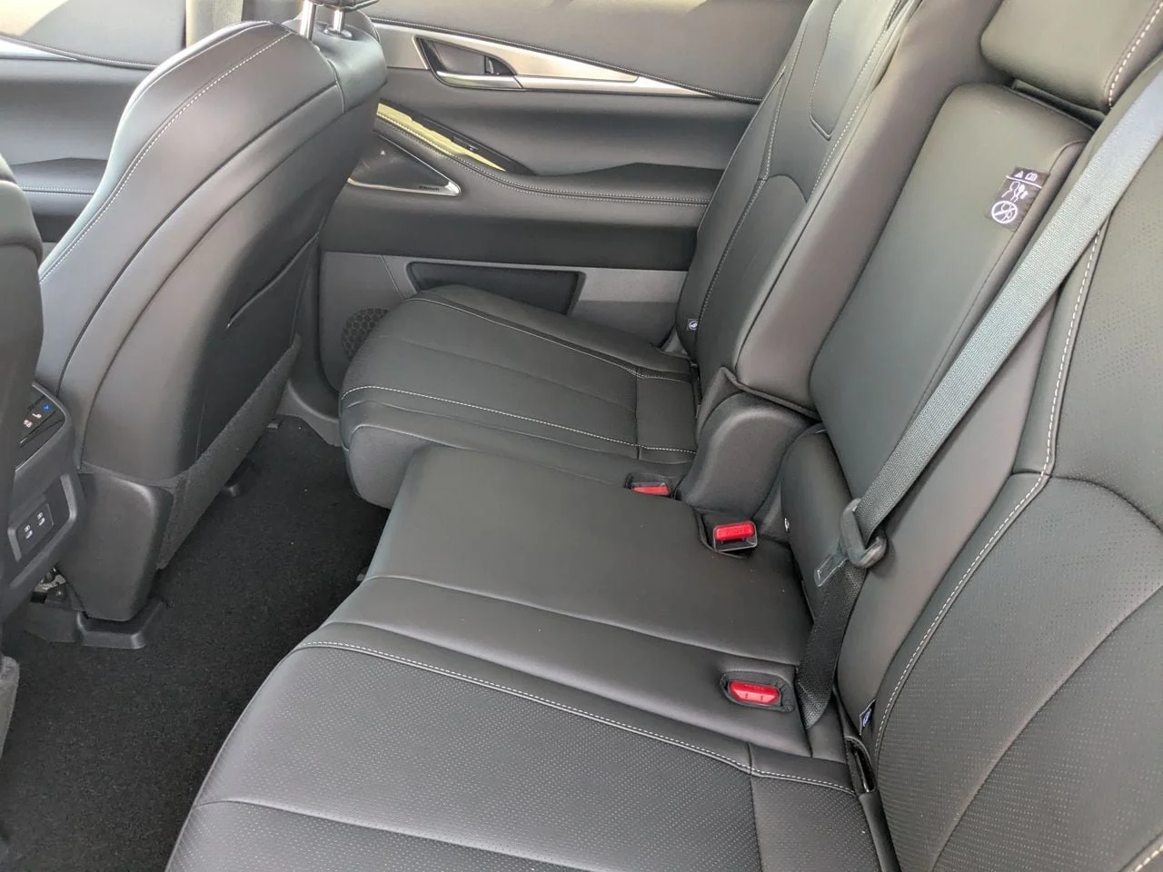 Certified Used 2026 Graphite Shadow INFINITI Luxe image 27