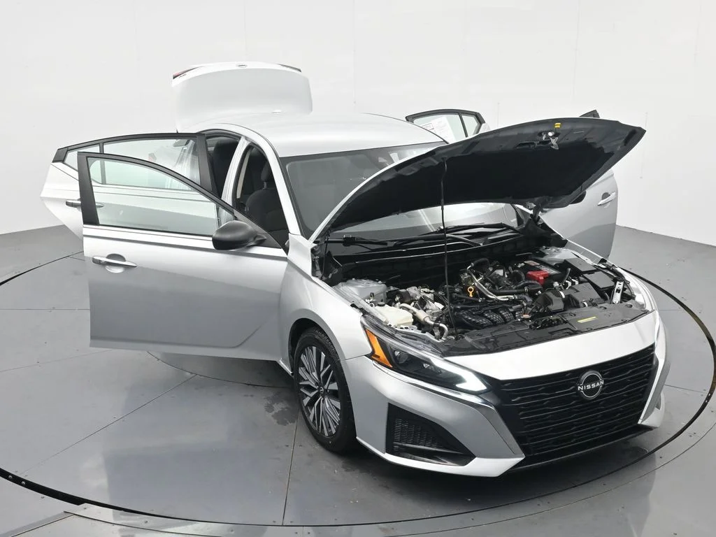 Used 2024 Silver Nissan 2.5 SV image 37