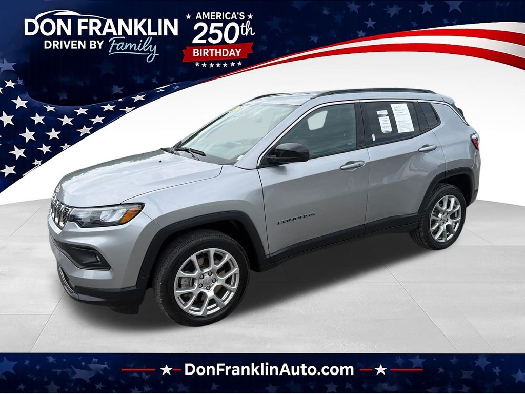 Used 2023 Silver Jeep Latitude Lux image 1