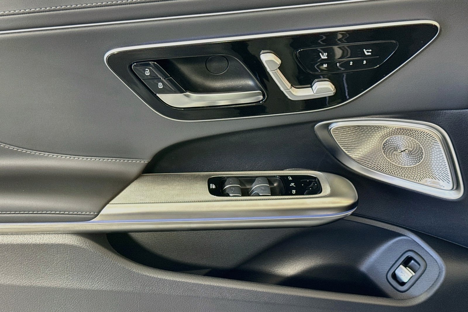 New 2027 MANUFAKTUR Alpine Grey Mercedes-Benz AMG® CLE 53 image 16