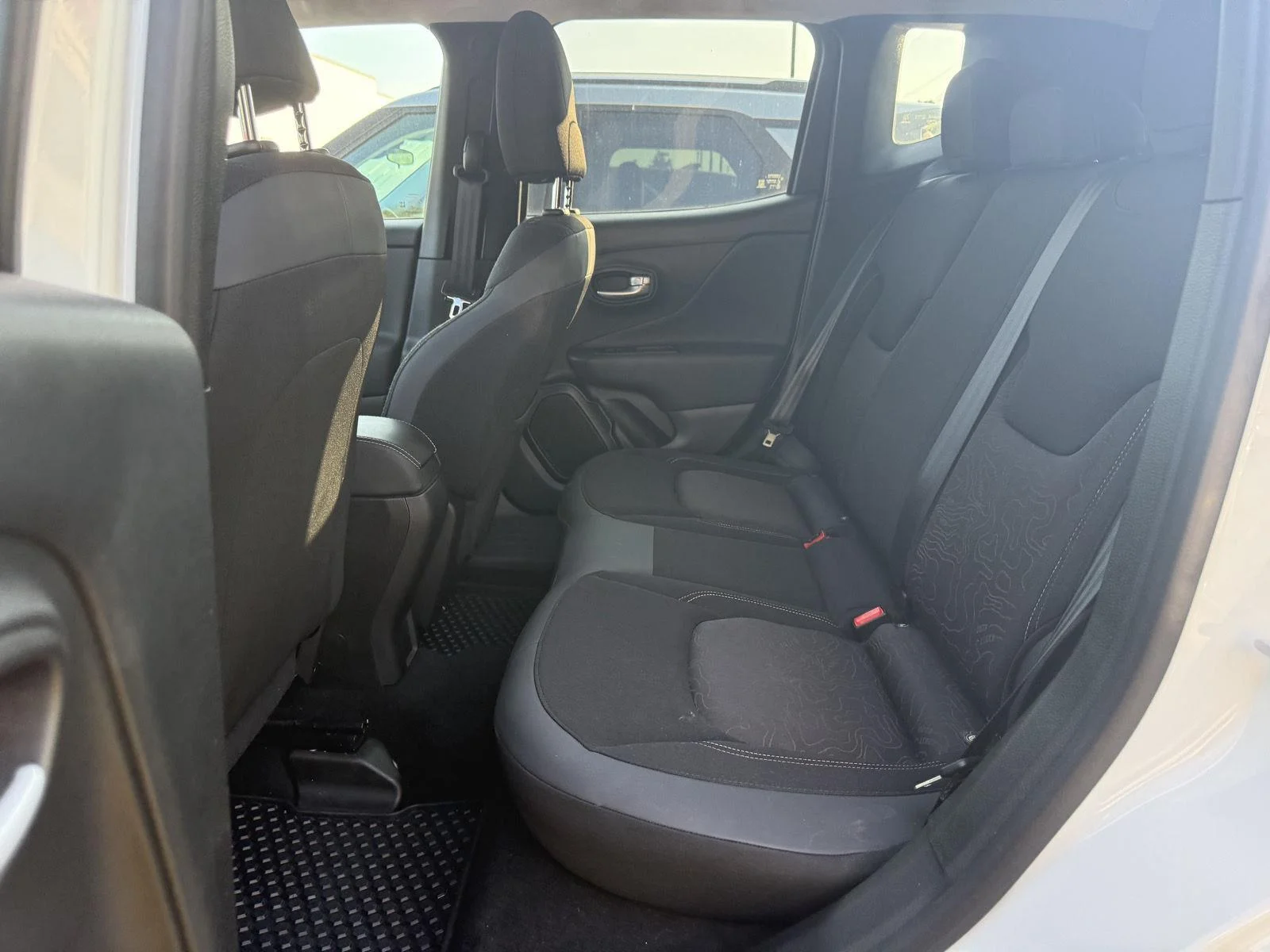 Used 2023  Jeep Upland image 10