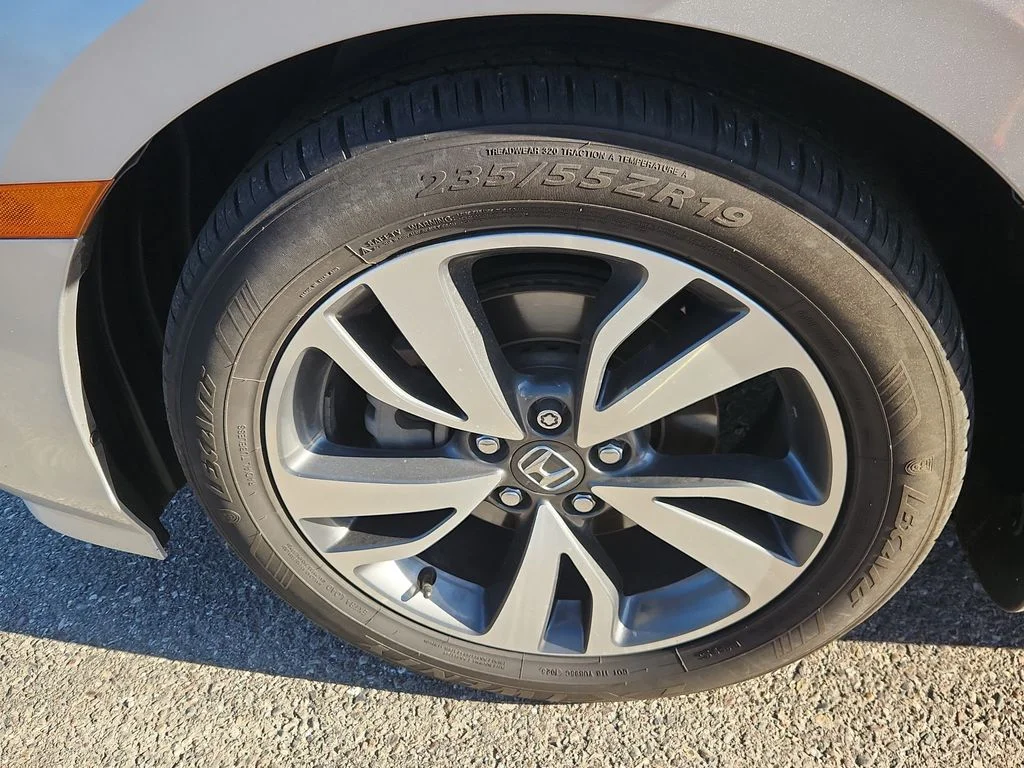 Used 2023 Silver Honda Touring image 19