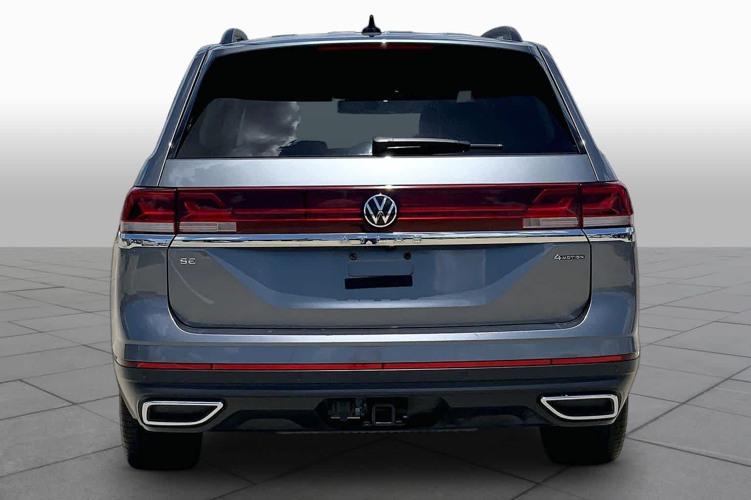 Used 2024 Platinum Gray Metallic Volkswagen 2.0T SE w/Technology image 5