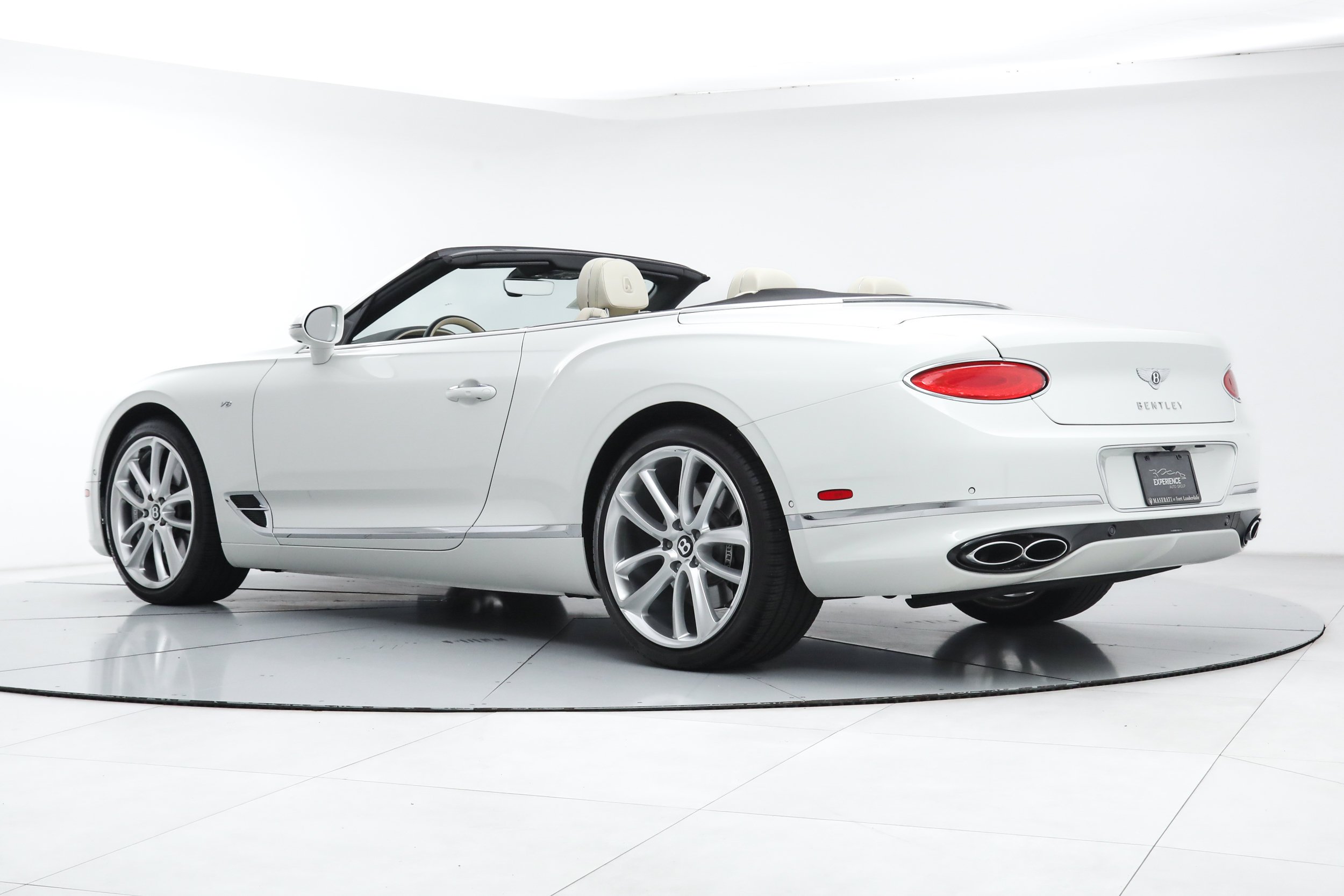 Used 2022 White Bentley GT V8 Convertible image 4