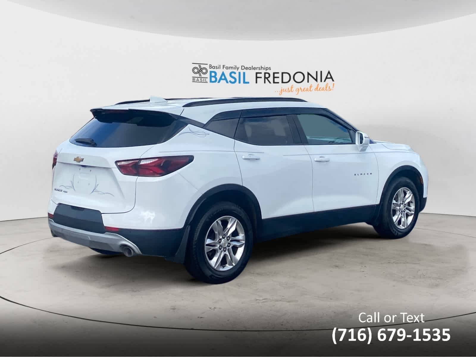Used 2019 SUMMIT WHITE Chevrolet 2LT image 9