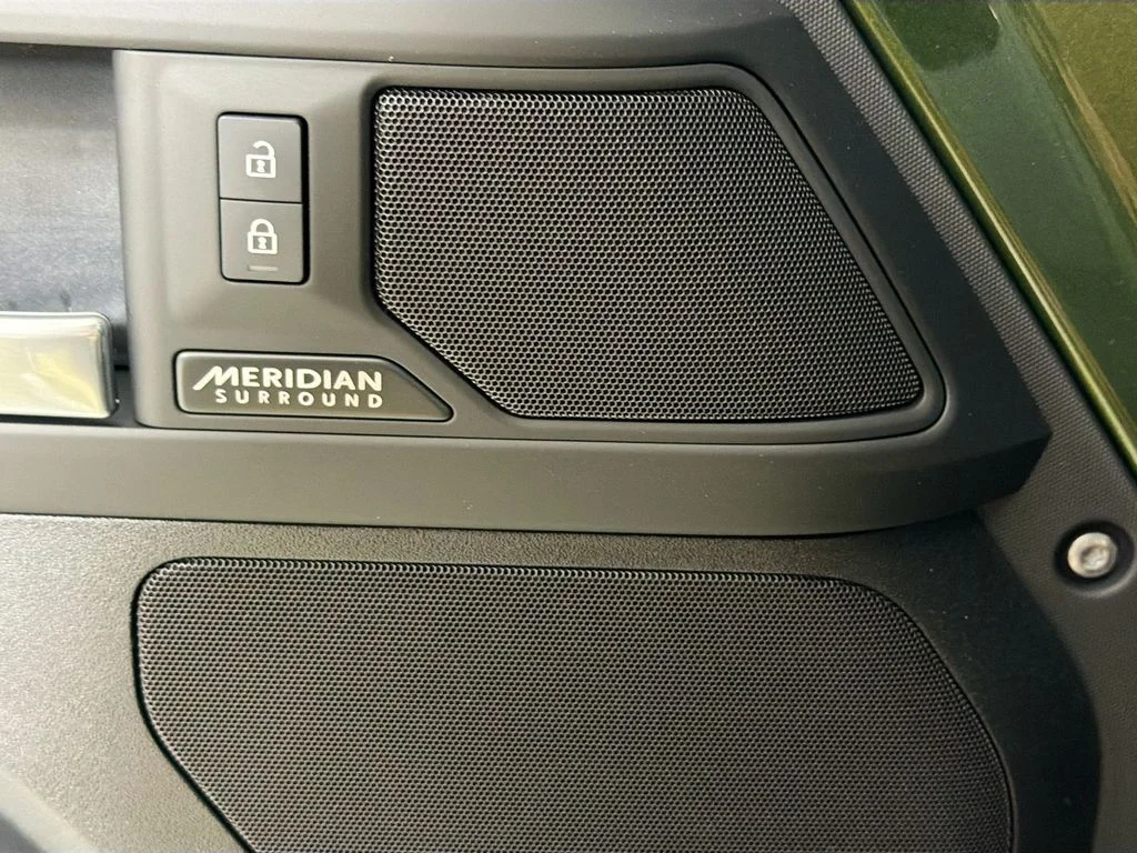 New 2026 Woolstone Green Metallic Land Rover X-Dynamic SE image 19