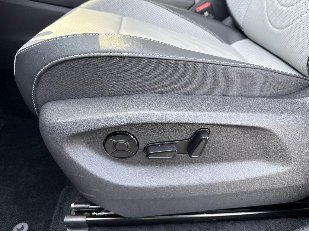 New 2026 Platinum Gray Metallic Volkswagen 2.0T SE image 15