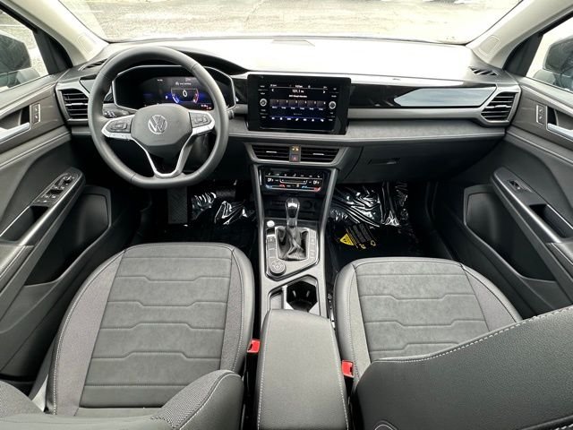 New 2026 Monument Gray W/Deep Black Roof Volkswagen 1.5T SE Black image 32