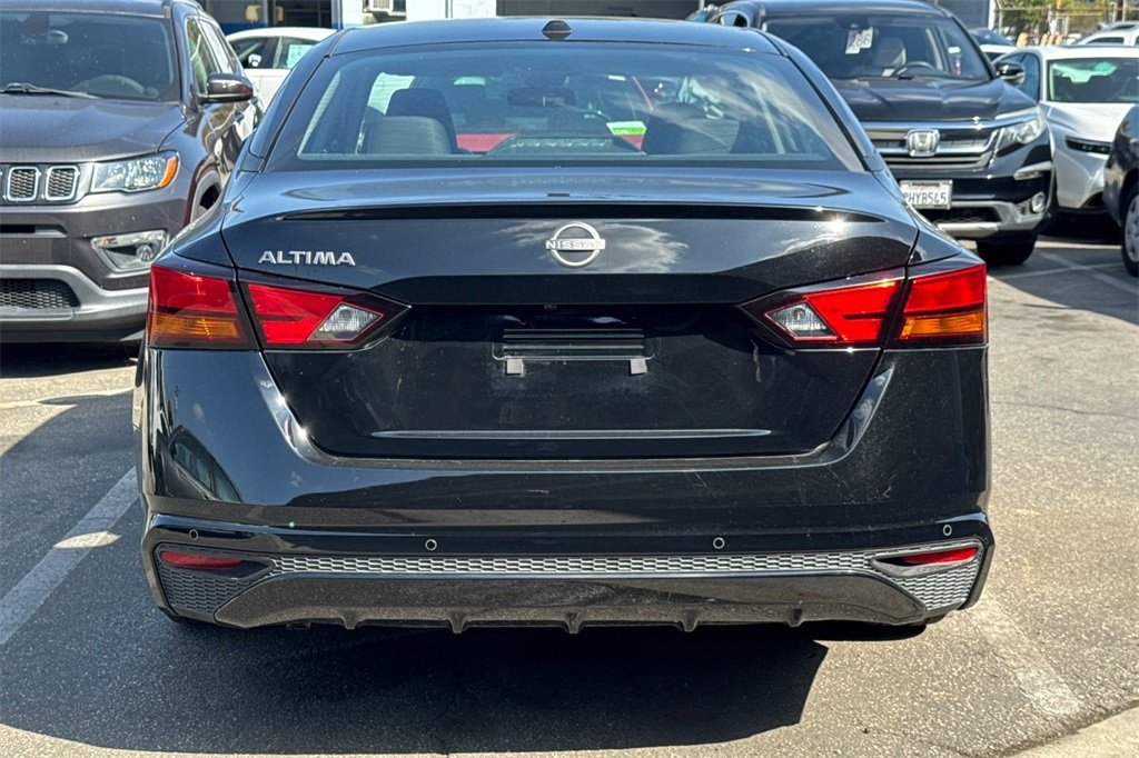 2025 Nissan Altima 2.5 SV photo 3