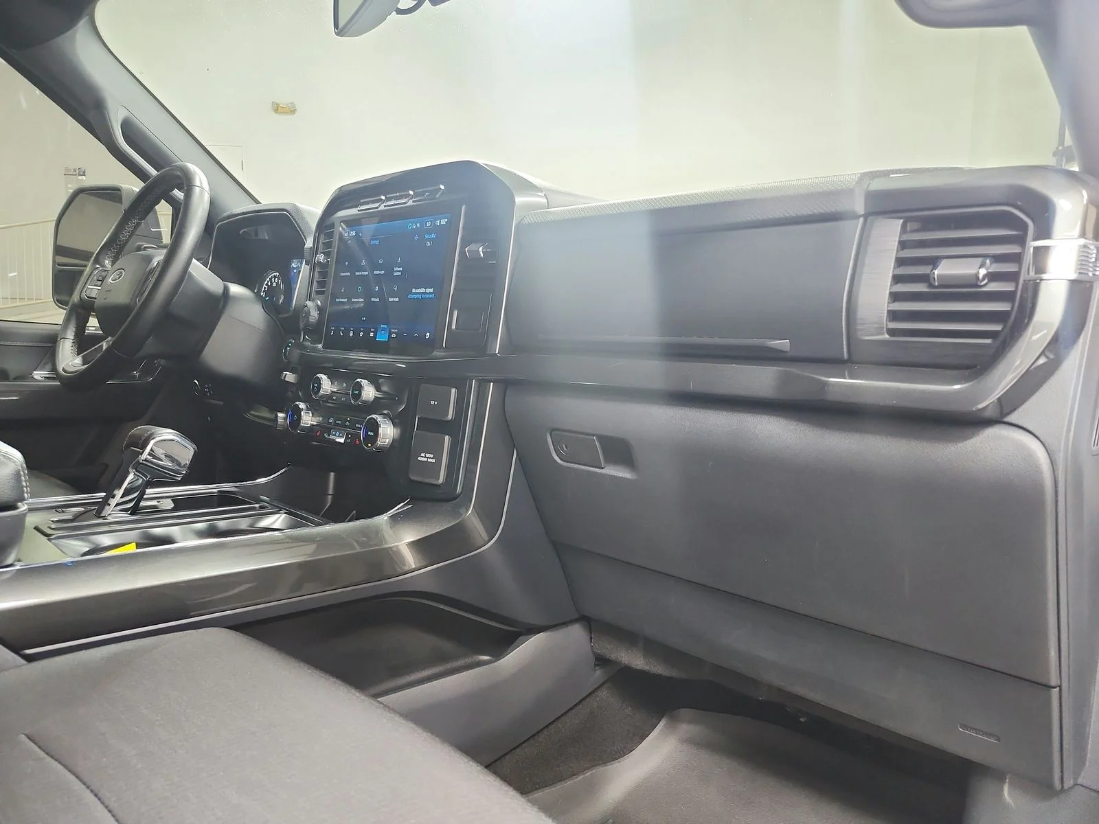 Used 2023 White Ford XLT image 43