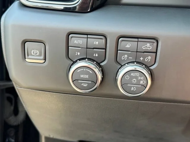 Used 2024 Onyx Black GMC AT4 image 37