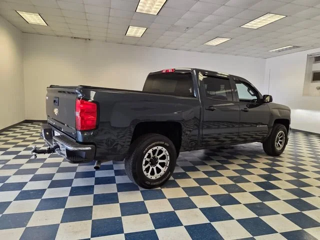Used 2018 GRAPHITE METALLIC Chevrolet LT image 8