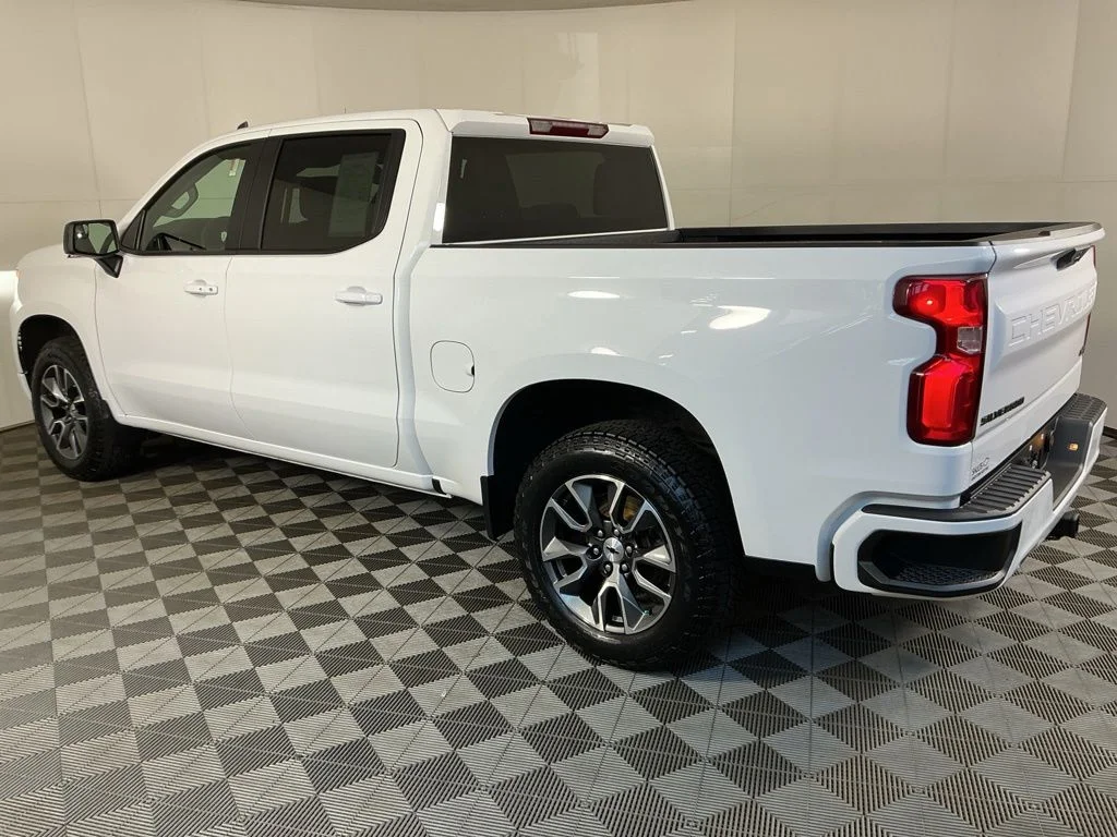 Used 2024 White Chevrolet RST image 10