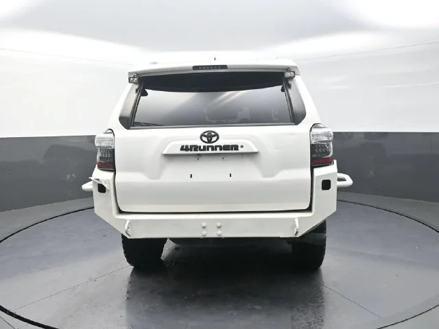 Used 2016 White Toyota SR5 Premium image 7