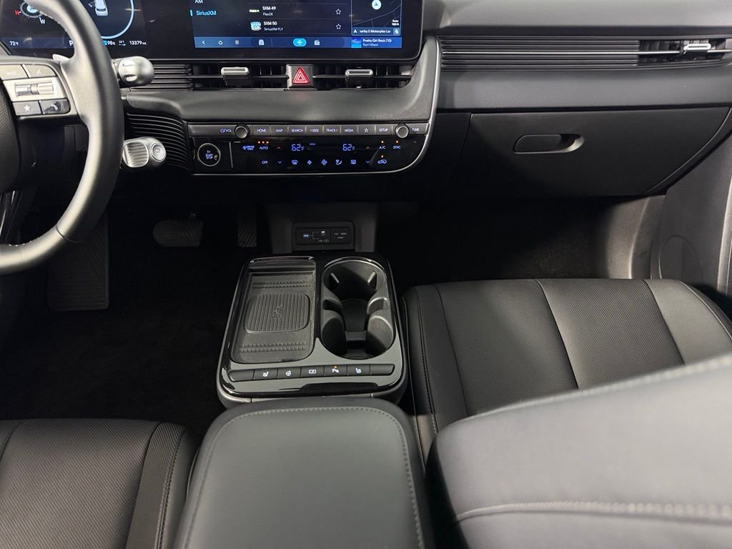 Used 2025 White Hyundai SEL image 16