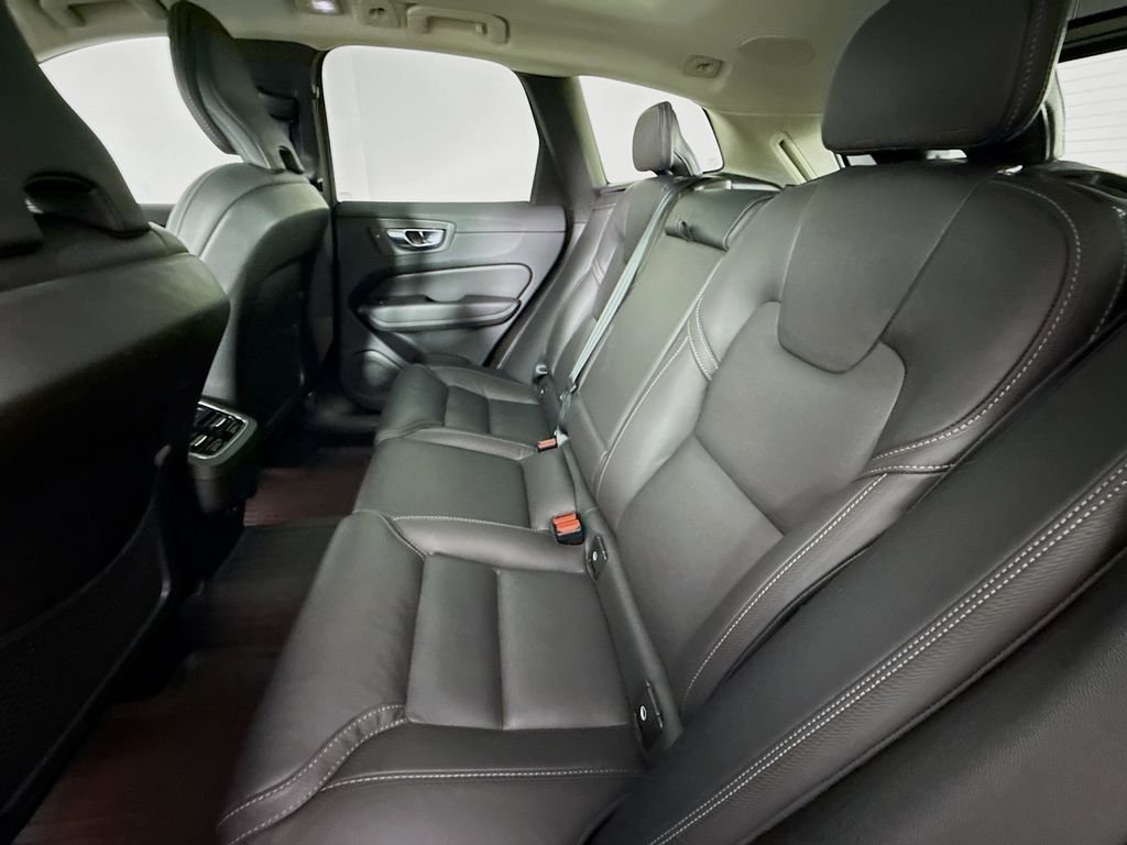 Used 2023 Silver Volvo B5 Ultimate Bright Theme image 26