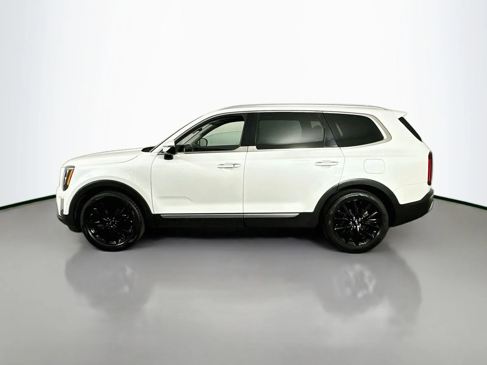 Used 2020 Snow White Pearl Kia SX image 4