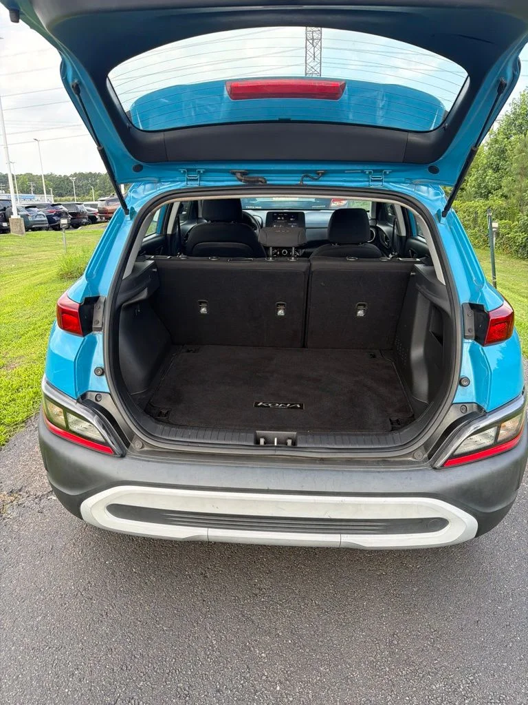 Used 2023 Green Hyundai SE image 11