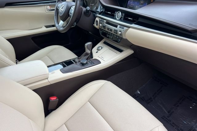Used 2016 Red Lexus 350 image 19