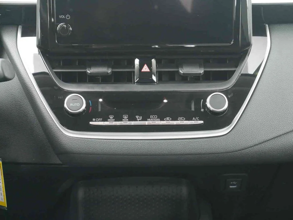 Used 2025 White Toyota LE image 7