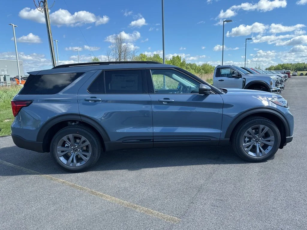 Used 2026 Vapor Blue Metallic Ford Active image 7