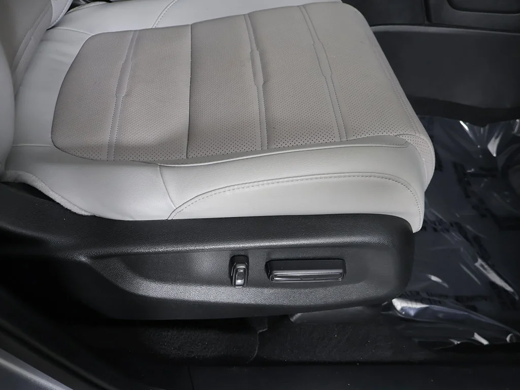 Used 2022 Lunar Silver Metallic Honda EX-L image 34
