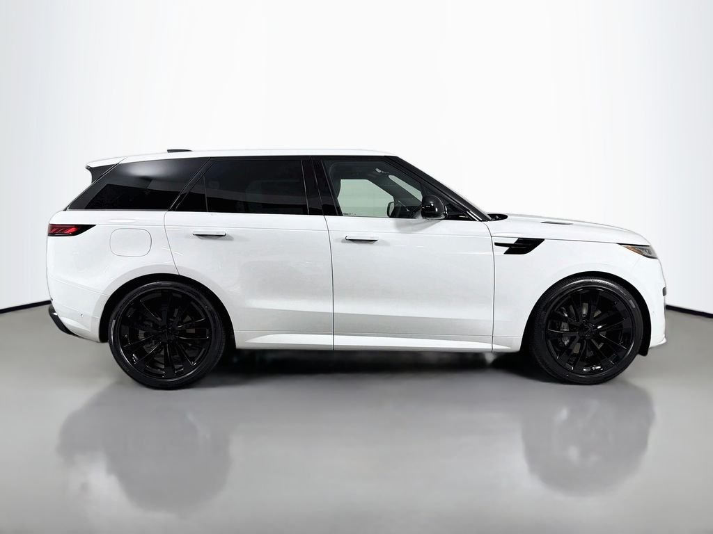 New 2026 Fuji White Land Rover Dynamic SE image 4