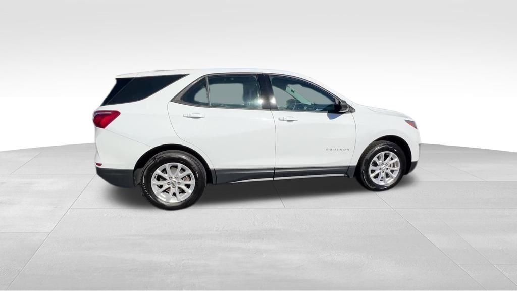 2019 Chevrolet Equinox LS photo 3