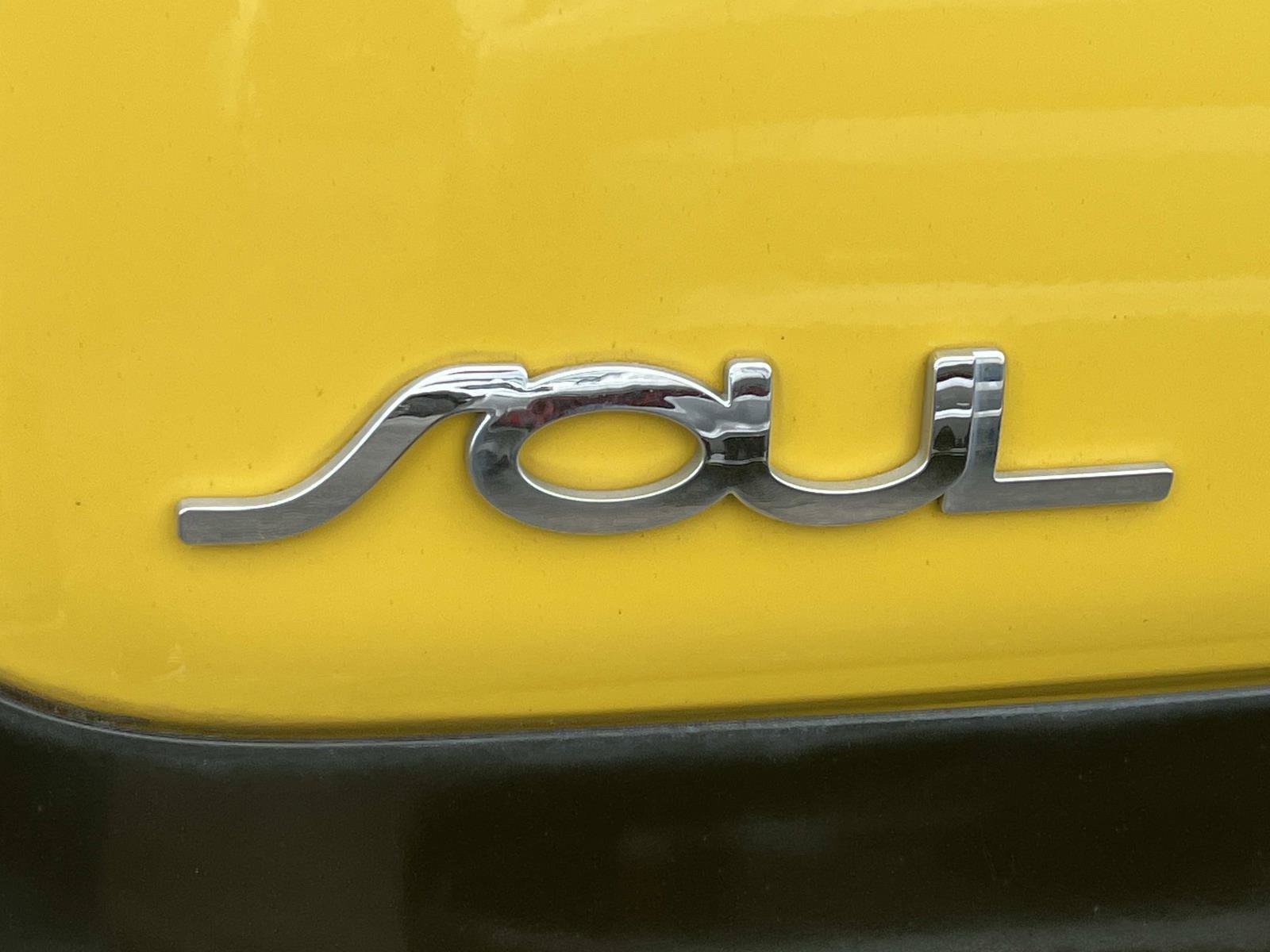 Used 2015 Solar Yellow Kia + image 7