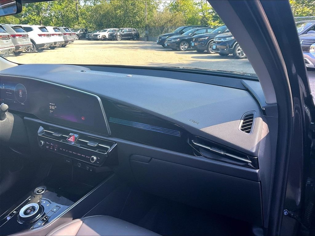 Used 2023 Gray Kia Wind image 13