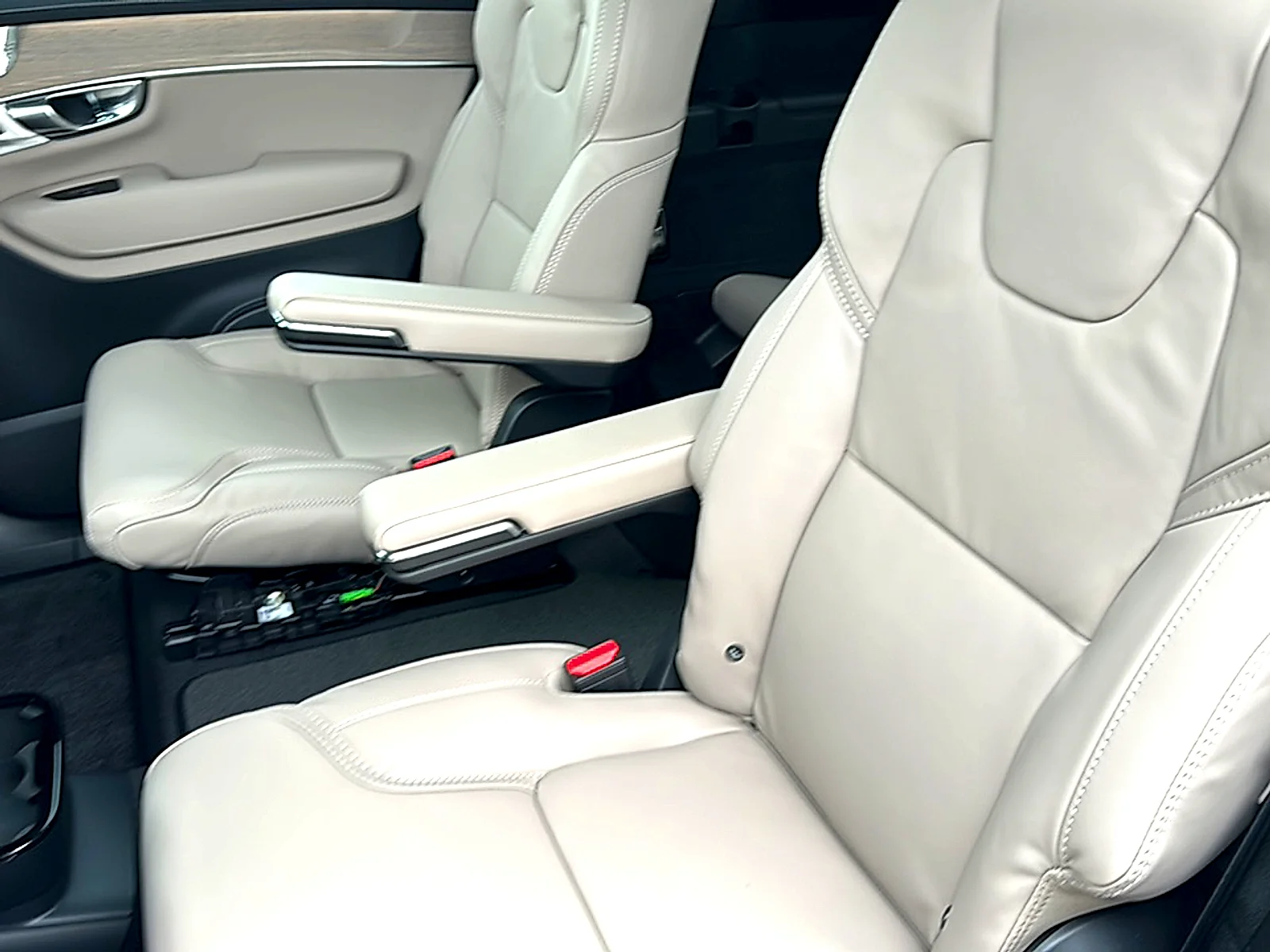 2025 Volvo XC90 Ultra - Photo 17