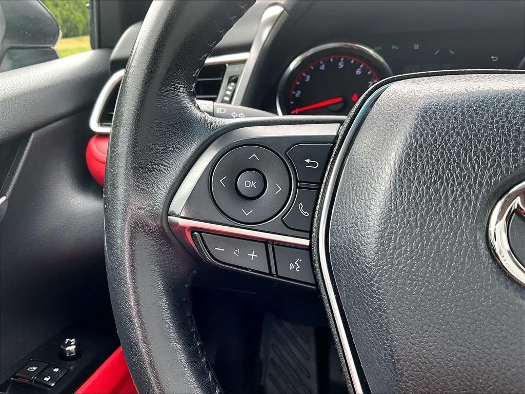 Used 2018 Black Toyota XSE V6 image 23