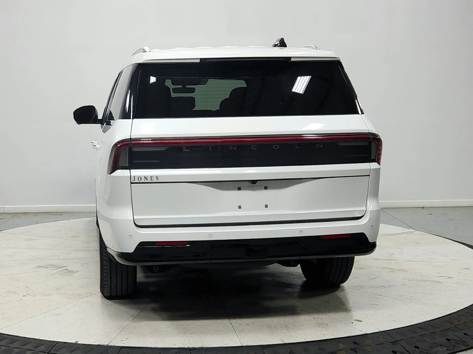 Used 2025 White Lincoln Reserve image 7