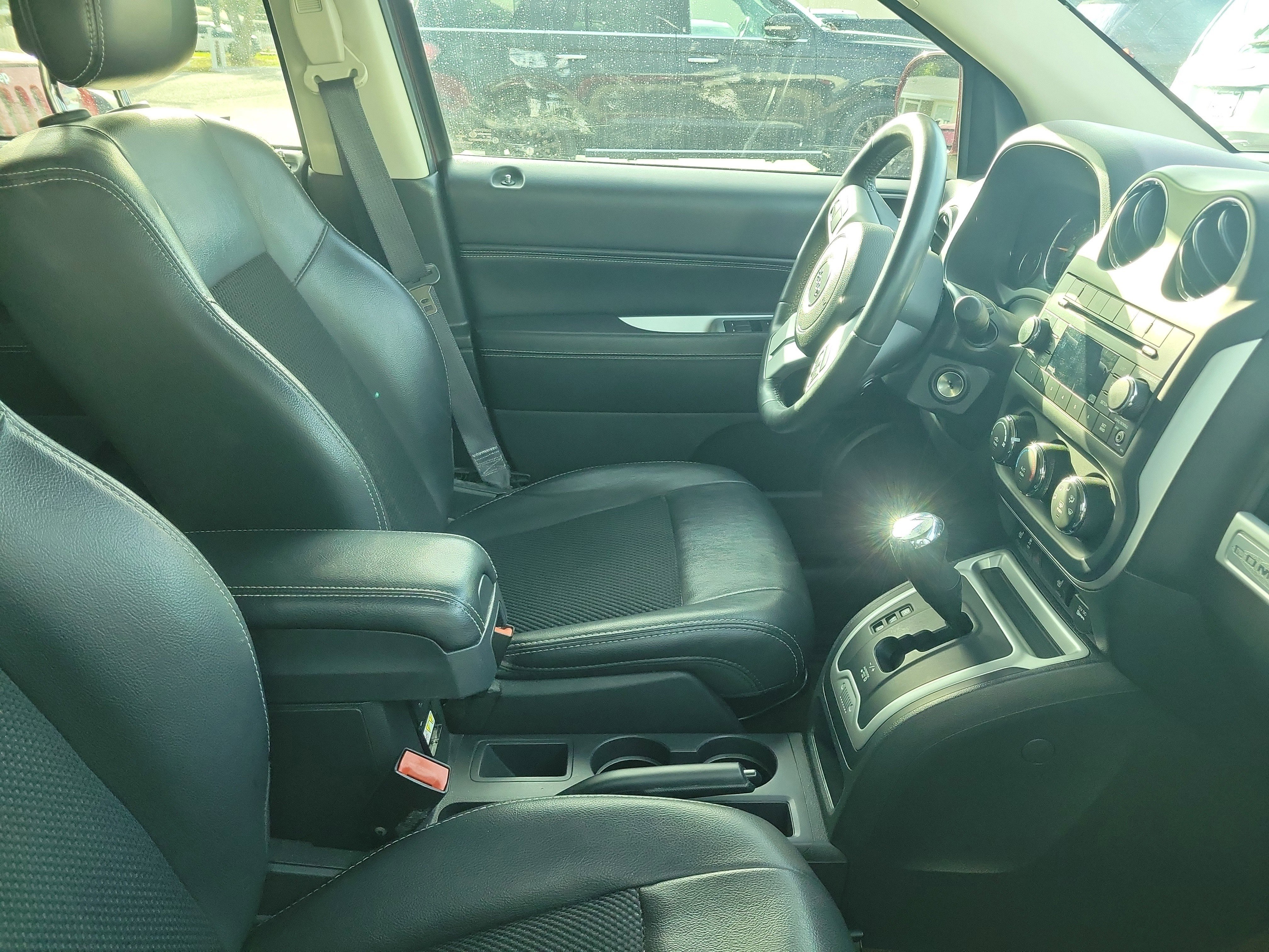 Used 2016 Deep Cherry Red Crystal Pearlcoat Jeep Latitude image 10