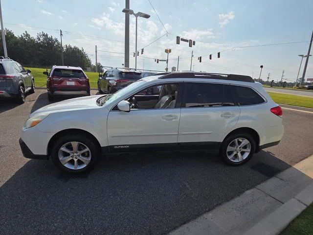 Used 2013 White Subaru 2.5i image 4