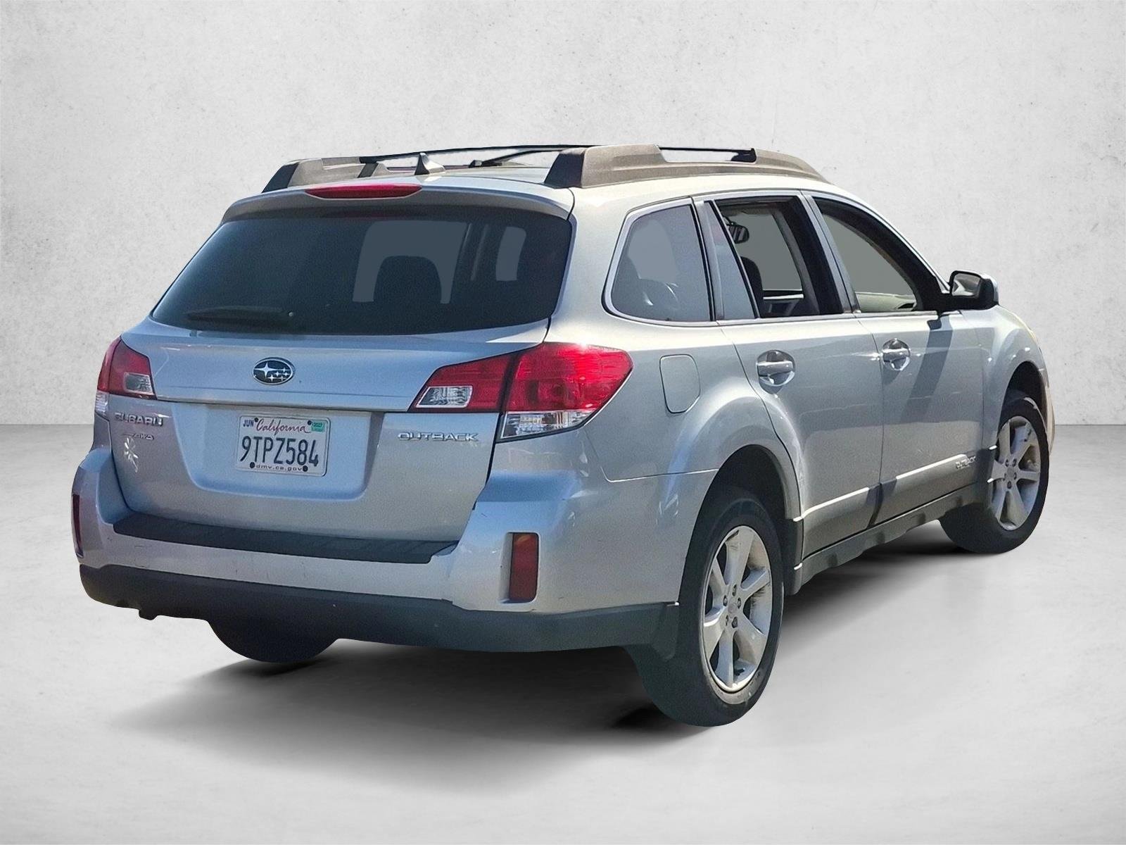 Used 2014 Ice Silver Metallic Subaru 2.5i Premium image 5