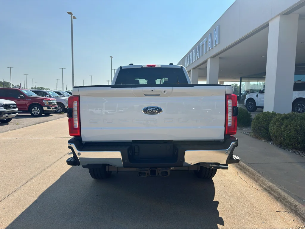 Used 2025 Star White Metallic Tri-Coat Ford LARIAT image 12