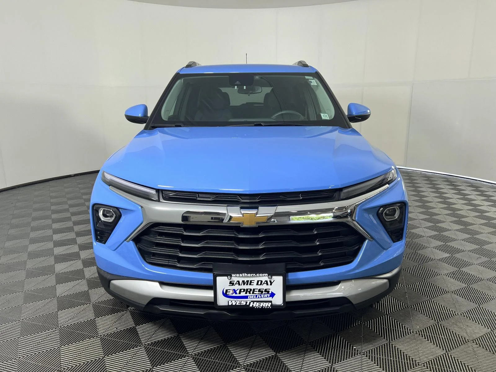 Used 2024 Fountain Blue Chevrolet LT image 8