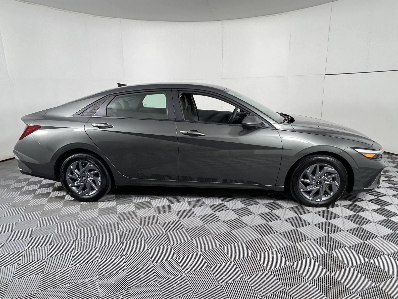 Used 2024 Amazon Gray Hyundai SEL image 11