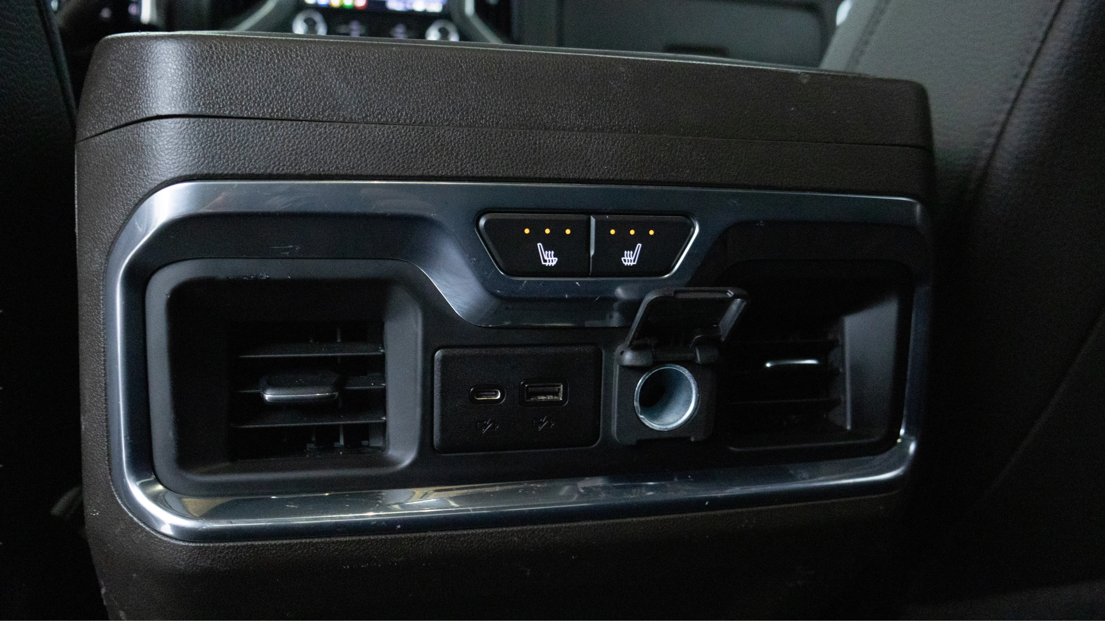 Used 2021 White Frost Tricoat GMC Denali image 27