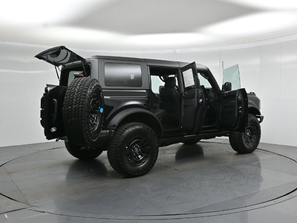 New 2026 Shadow Black Ford Badlands image 5