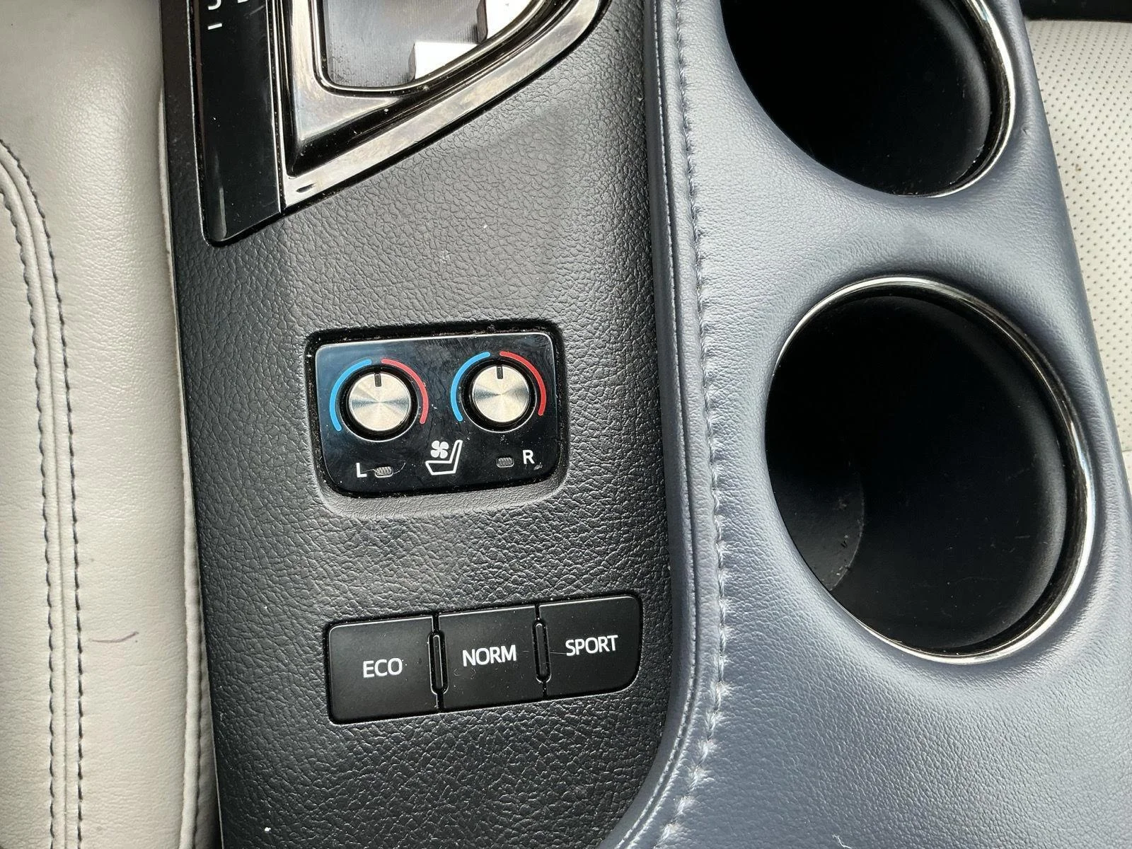 Used 2013 Classic Silver Metallic Toyota Limited image 7
