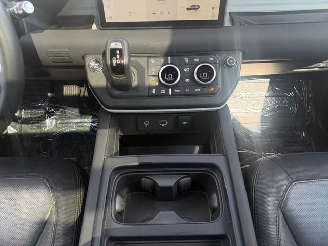 Used 2023 Eiger Grey Metallic Land Rover X-Dynamic SE image 15