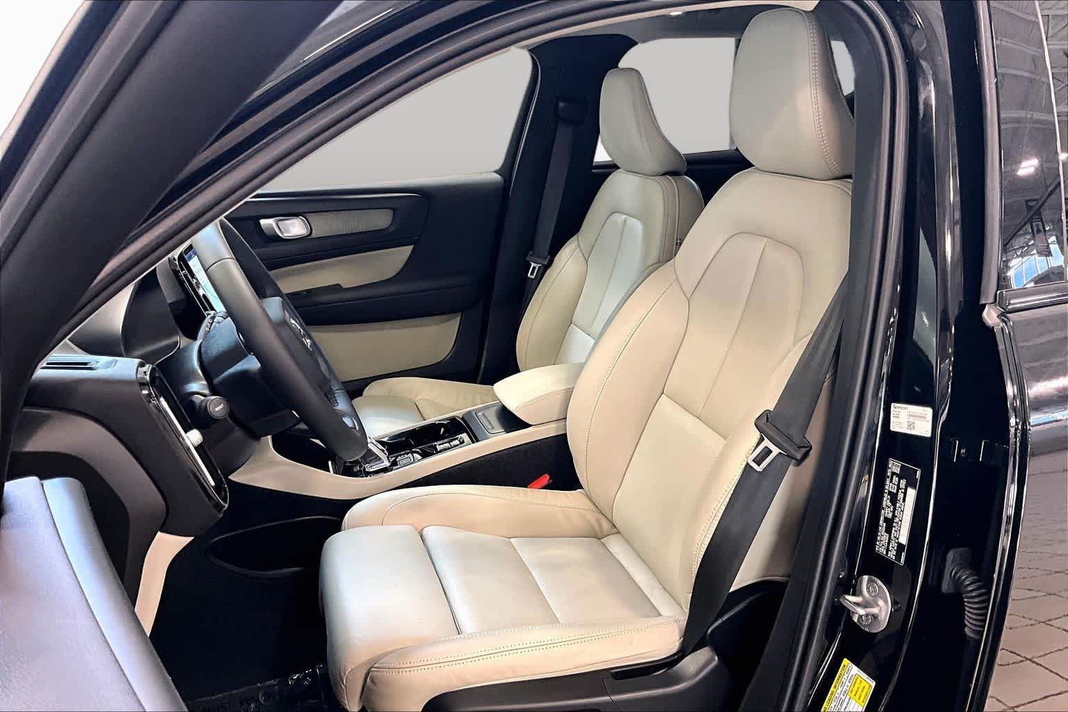 Used 2024 Onyx Black Metallic Volvo Plus Dark Theme image 9